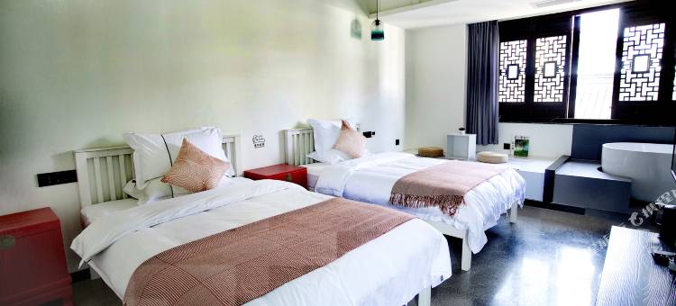 弥勒云外廿四客栈(湖泉生态园红河水乡店)图片