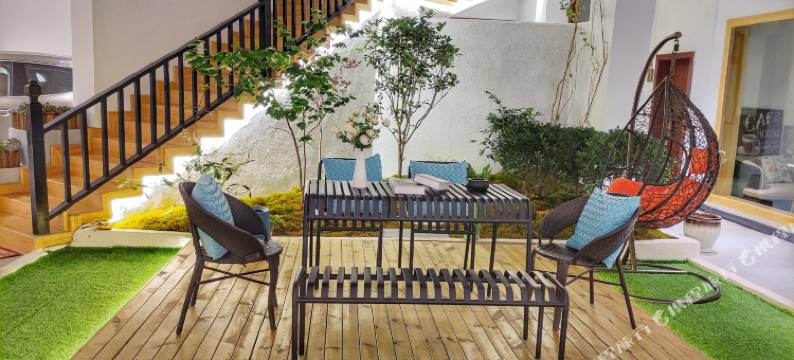 香格里拉简忆轻奢智能供氧民宿(独克宗古城月光广场店)图片