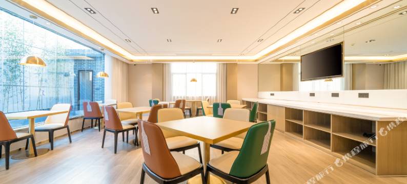 万龙酒店(南宁广西大学三十三中地铁站店)图片