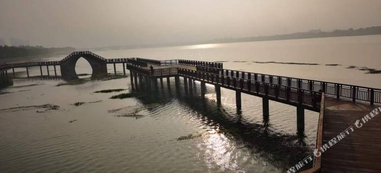 如家UP华驿精选酒店(洛阳火车站店)图片