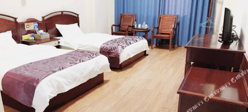 瑞丽鑫龙酒店(财富广场店)图片