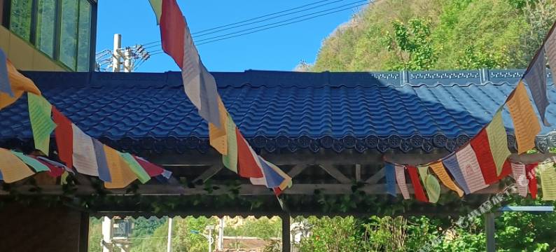 娥嫚湖畔客栈图片