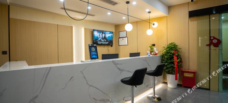 骏怡连锁酒店(阿里地区普兰县冈仁波齐风景区店)图片