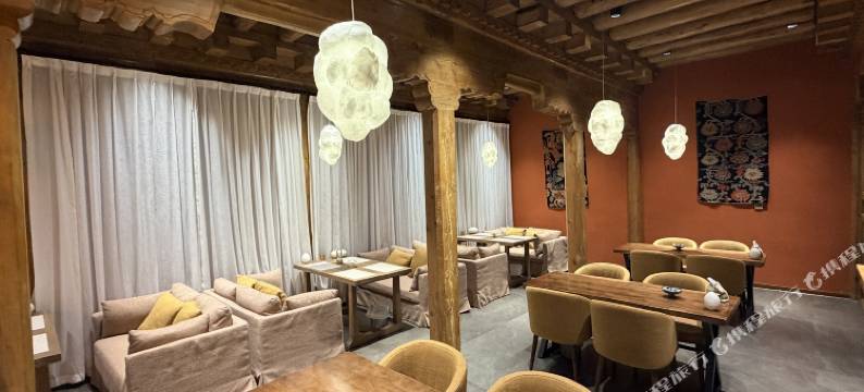 岭国后裔唐卡艺术酒店图片