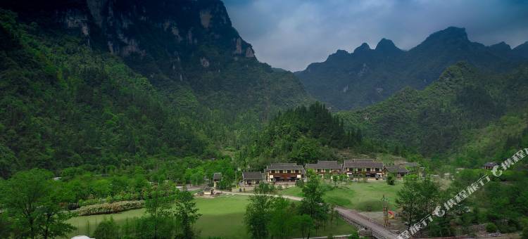 长阳木桥溪房车露营基地图片
