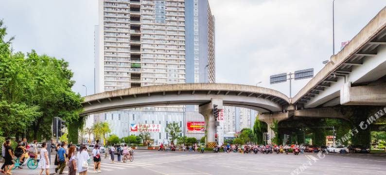 成都漫花园酒店(锦华万达静居寺地铁站店)图片