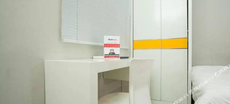 泗水红多兹斯瓦兰克托酒店(RedDoorz near Suroboyo Carnival Park)图片