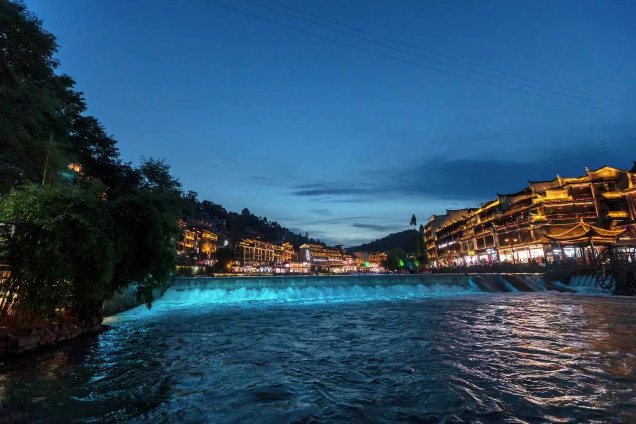 凤凰一舍花开轻奢江景民宿(凤凰古城店)图片