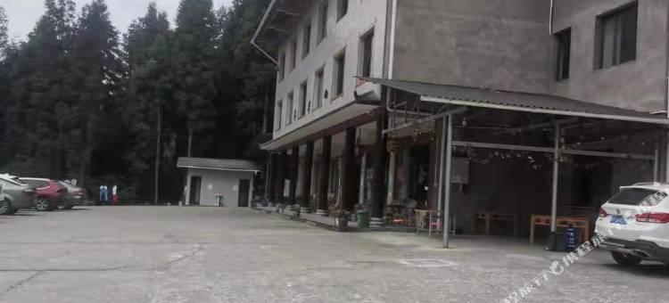 荥经茅草地休闲山庄图片