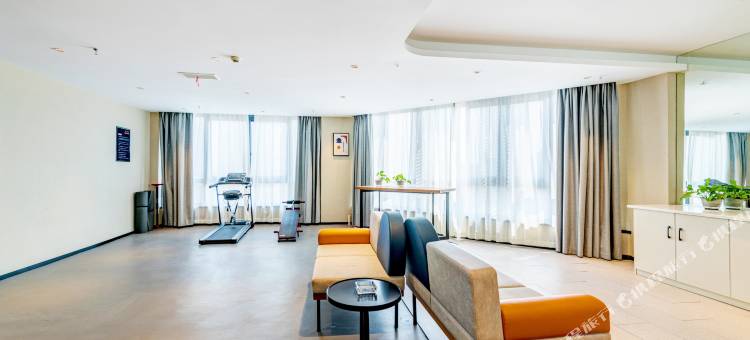 兰欧尚品酒店(自贡沿滩区龙湖公园店)图片