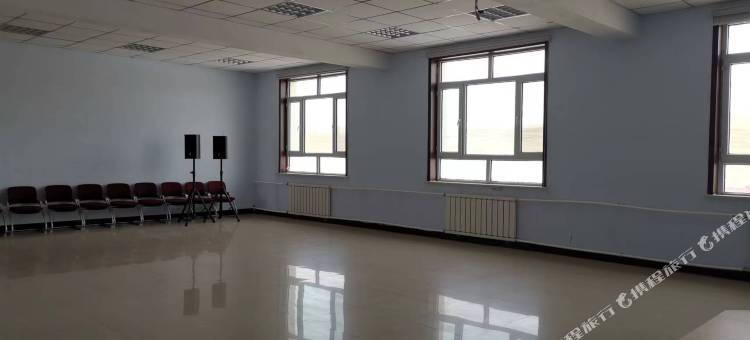 察右中旗鸿骏草原度假中心图片