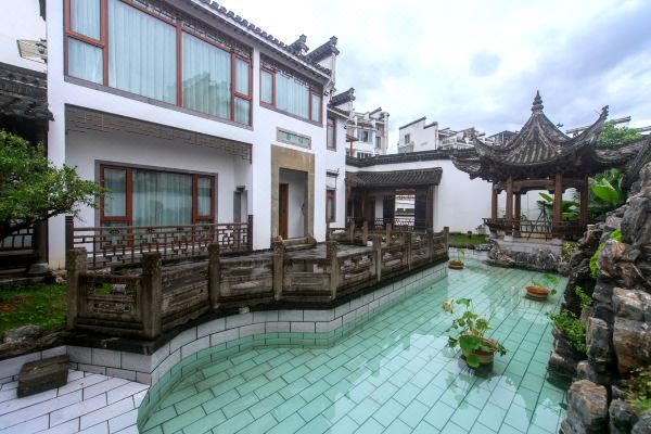 住进心里的民宿,位于中国历史文化名村(街)黄山市歙县渔梁坝5a景区内