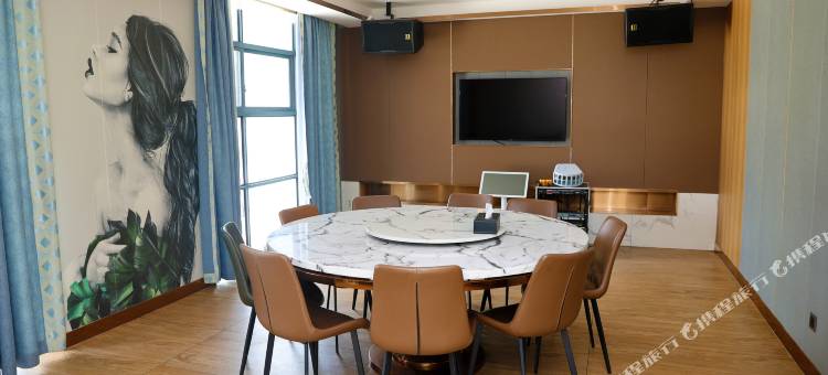 洛隆卓阅大酒店图片