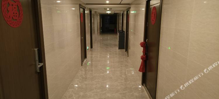 御宅屋等身手办电竞公寓(新都店)图片