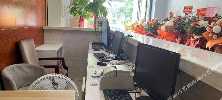 武汉怡辰酒店(奥林花园店)图片