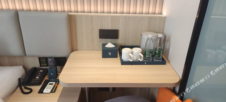 IU酒店(安康兴安中路江华城店)图片