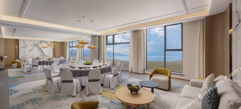 赛里木湖水云杉铂骊酒店(新游客中心店)图片