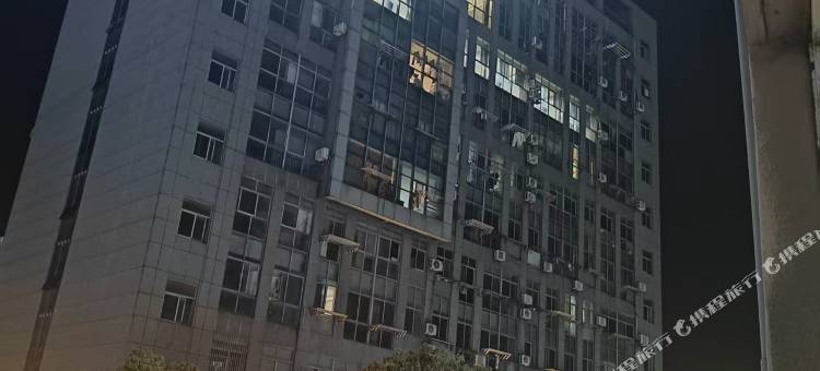 莱昂电竞酒店(池州生态湿地公园大润发店)图片