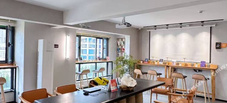 海韵悦庭酒店(青岛北站沧安路地铁站店)图片