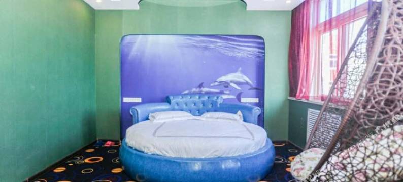 龙港湾主题酒店(青岛崇阳路店)图片