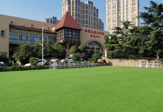 青岛海滨花园大酒店（五四广场高雄路地铁站店）外景图