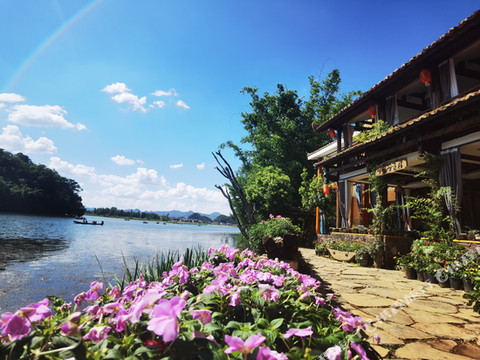 普者黑喳喳呀湖景280°客栈