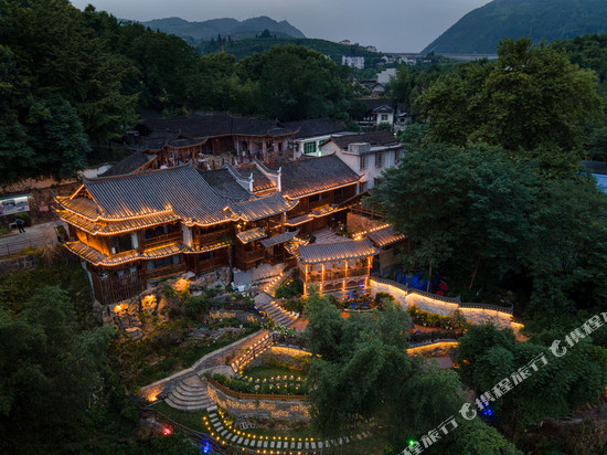 土司宣府(芙蓉镇大瀑布店)