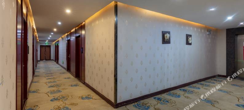 大方四月天假日酒店图片