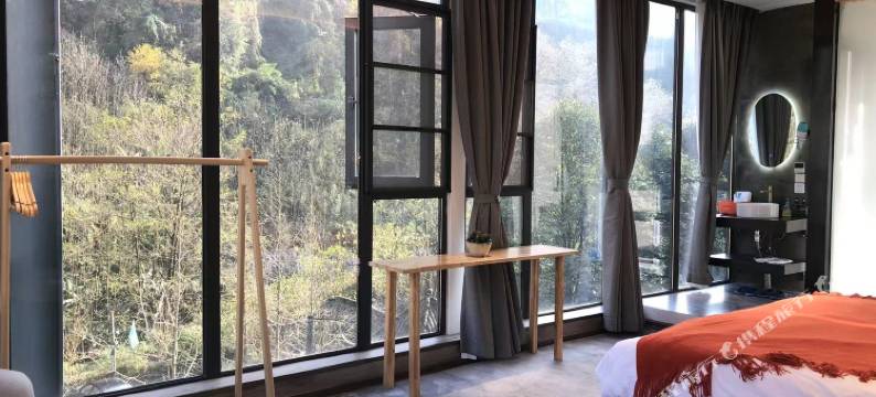 青城后山拾山里民宿(泰安古镇店)图片