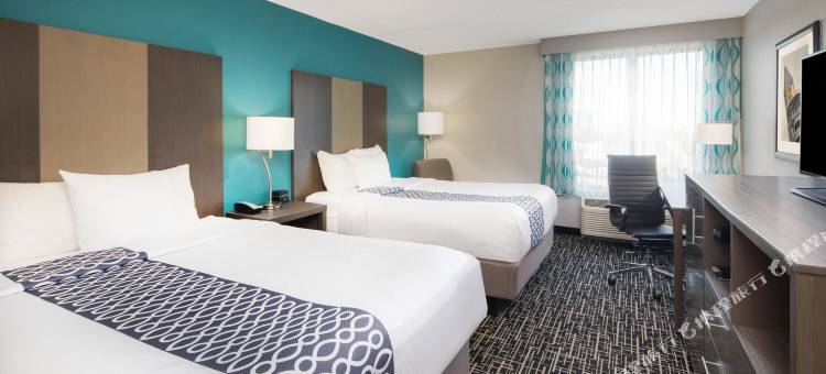 亚特兰大机场北拉昆塔温德姆套房酒店(La Quinta Inn & Suites by Wyndham Atlanta Airport North)图片