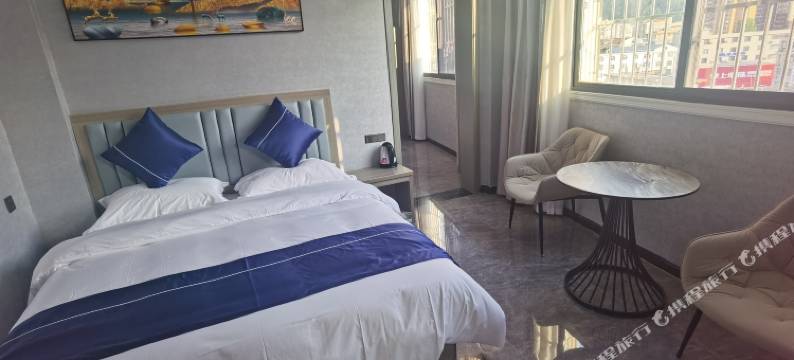 镇巴兰岸上岛酒店图片