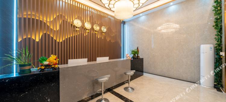 观山·鸣悦假日酒店(南宁东盟开发区客运站小帽山美食城店)图片