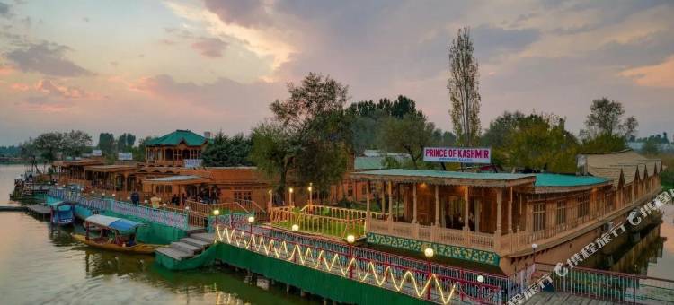 克什米尔王子豪华水上别墅(Prince of Kashmir Luxury Houseboat)图片