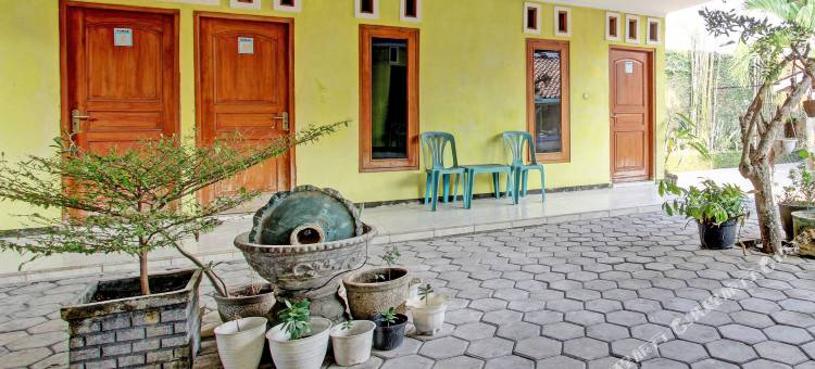 OYO 92998威路登客栈(Wiludjeng Guest House Syariah Near Alun Alun Sragen Mitra RedDoorz)图片