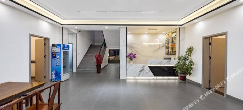 桐庐京马酒店(OMG心跳乐园店)图片