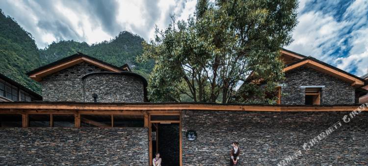 半山渡·与瓦民宿(丙中洛店)图片