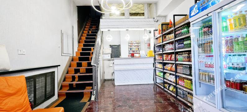 宜家轻住宾馆(中华巴洛克店)图片