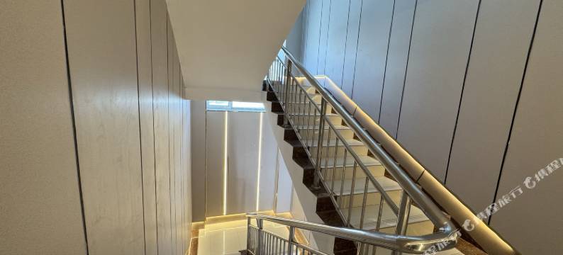 班玛桑布扎大酒店图片