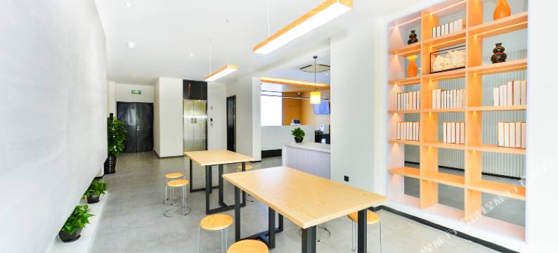 青季酒店(上海曹路民雷路地铁站上川路店)图片