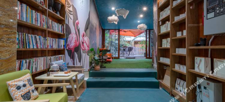 西双版纳景洪静逸时光客栈(告庄西双景星光夜市店)图片