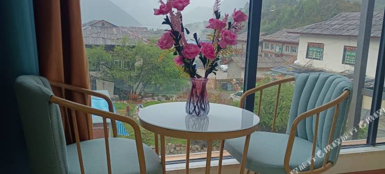 巴松措遇见你·餐吧观景民宿图片