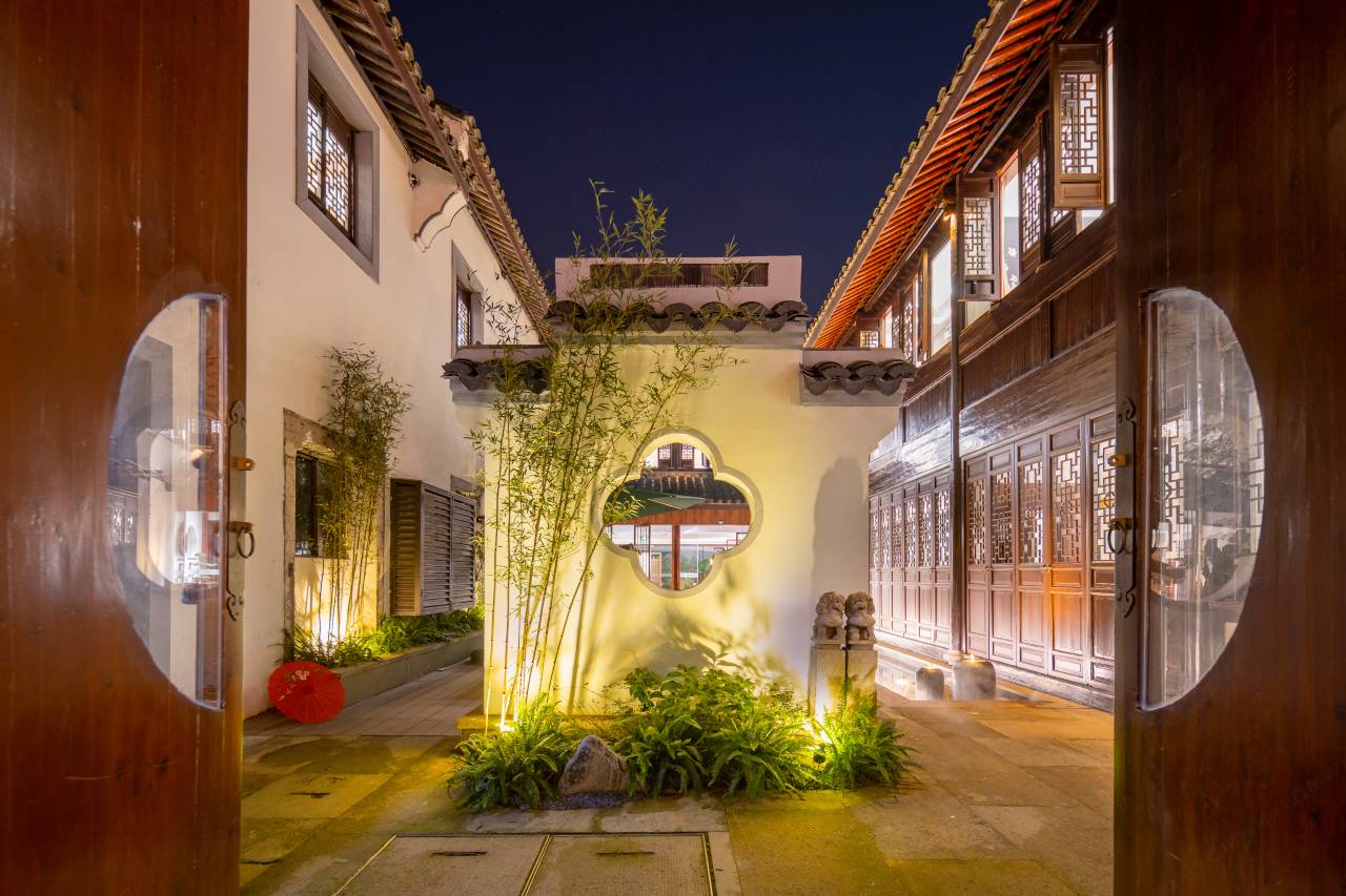 花筑·鉴水阁·越韵千年·闲庭雅聚美宿(鉴湖柯岩风景区店)图片