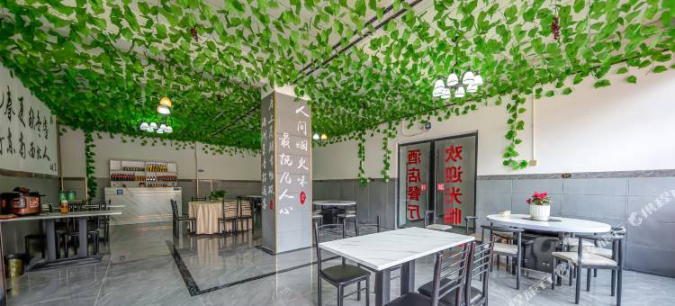 如家UP华驿智旅酒店(甘孜巴塘318国道店)图片