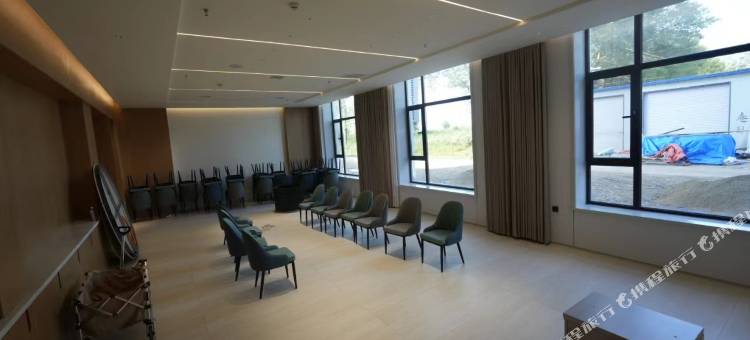 鹤鸣湖国际温泉酒店(鹤鸣湖湿地温泉度假区店)图片