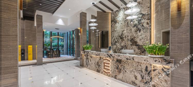 艺龙安云酒店(贵阳黔灵山公园北京路地铁站店)图片