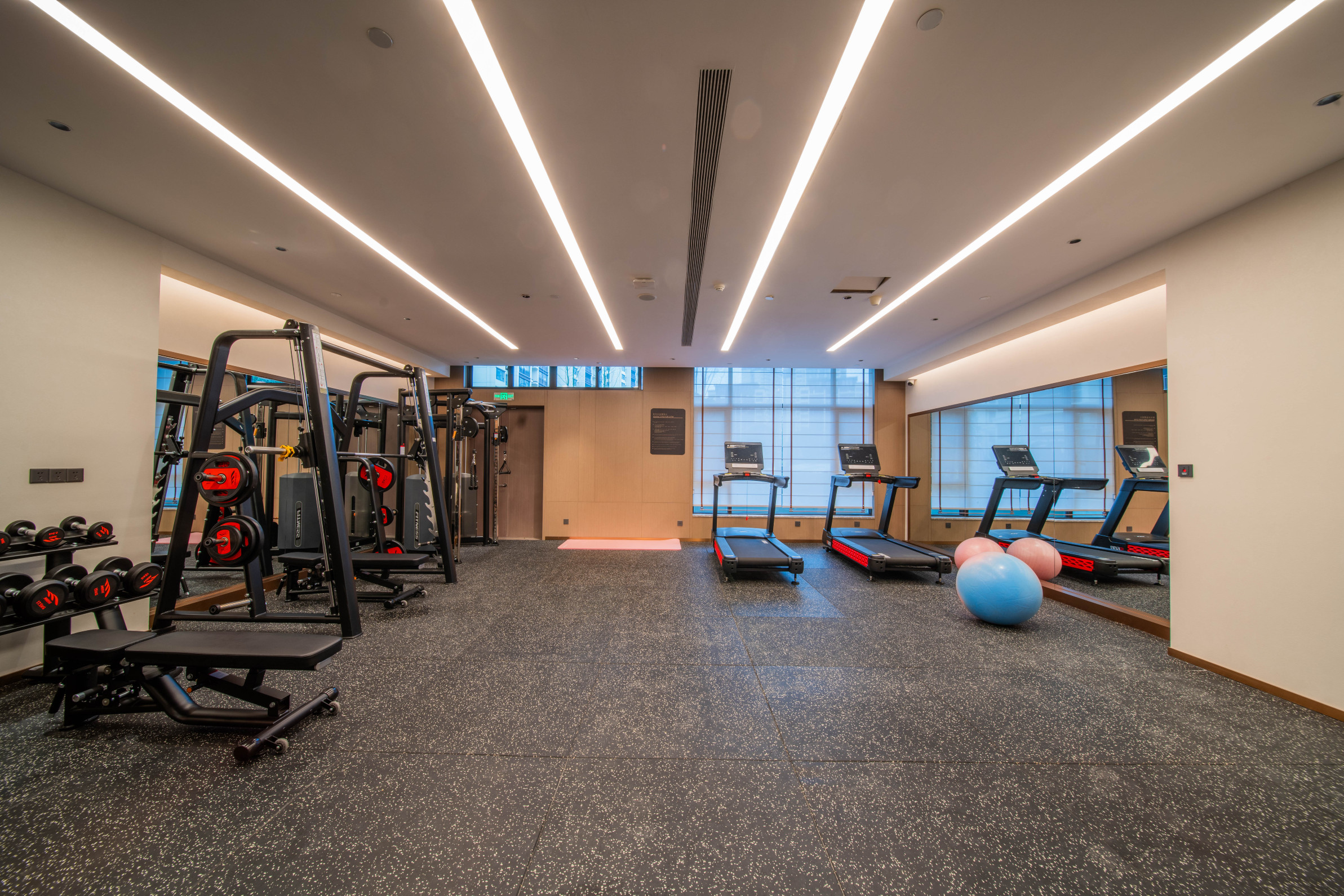 Zhenxiong Shengjin Hotel (Mission Hills Shopping Park) Hotel Overview