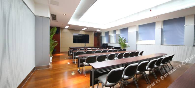 万丽主题酒店(广安摩尔春天百货店)图片