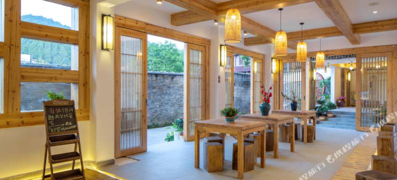 凤凰念赫江景度假民宿图片