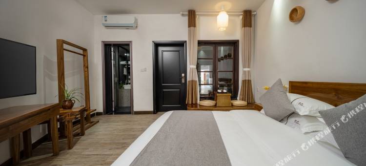 凤凰等李庭院客栈(古城东门店)图片