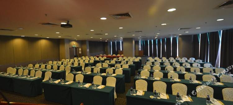 阿洛拉大酒店(Grand Alora Hotel)图片